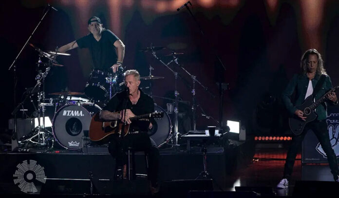 Metallica durante su concierto benefico Helping Hands el 16 de diciembre de 2022.