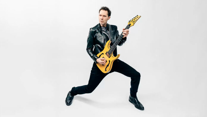 Paul Gilbert replicará la voz de Ronnie James Dio con su guitarra