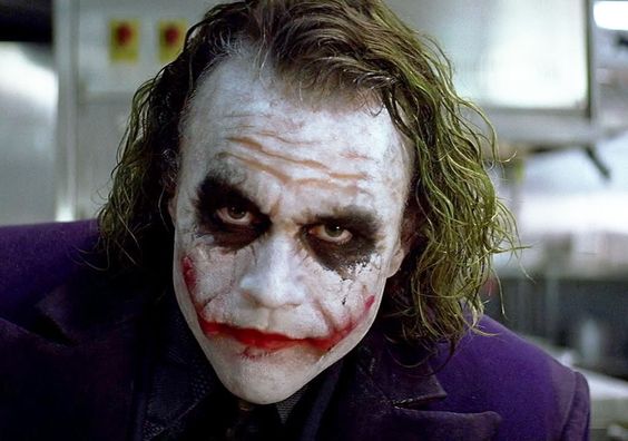¿Por qué El Joker de Heath Ledger se lamía constantemente los labios en 'El Caballero Oscuro'?