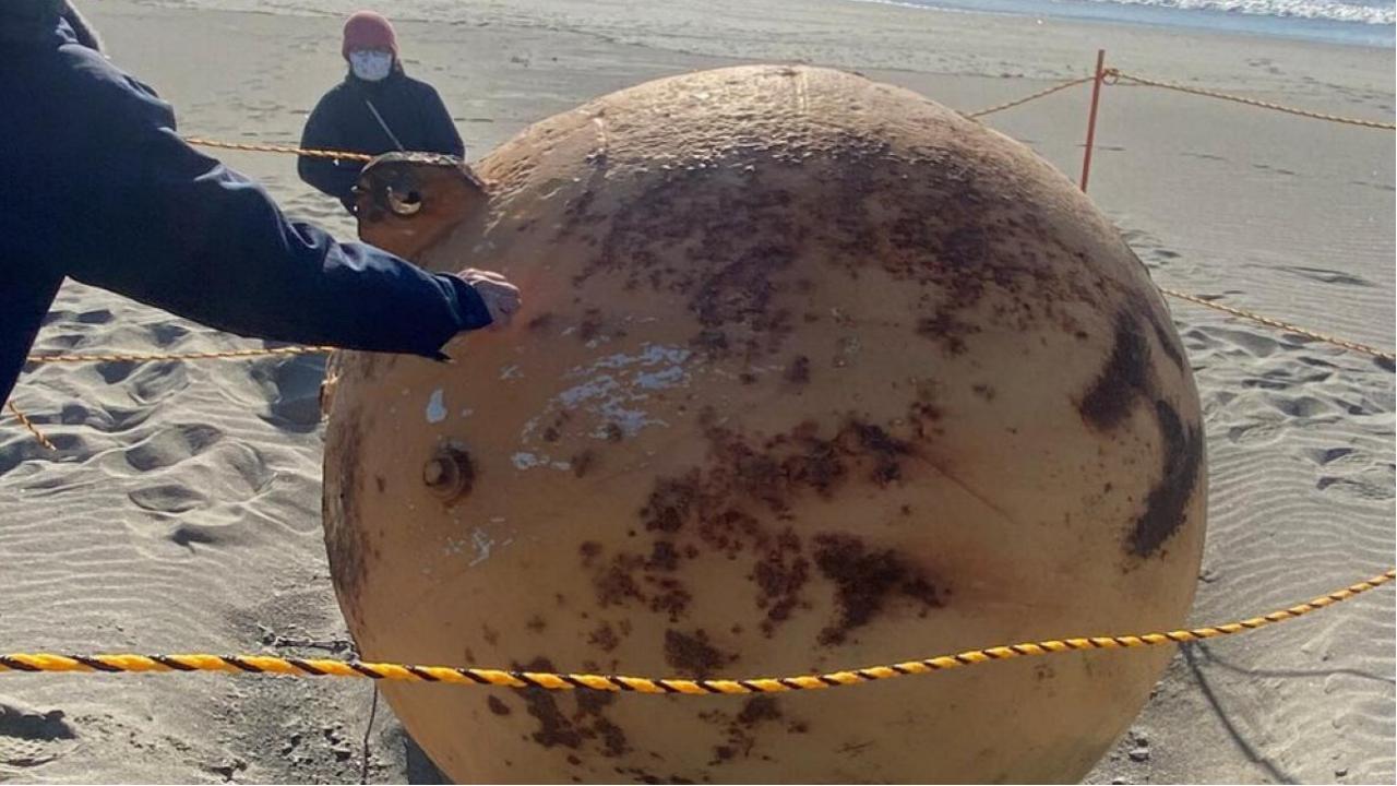 misteriosa bola gigante de hierro en Japón