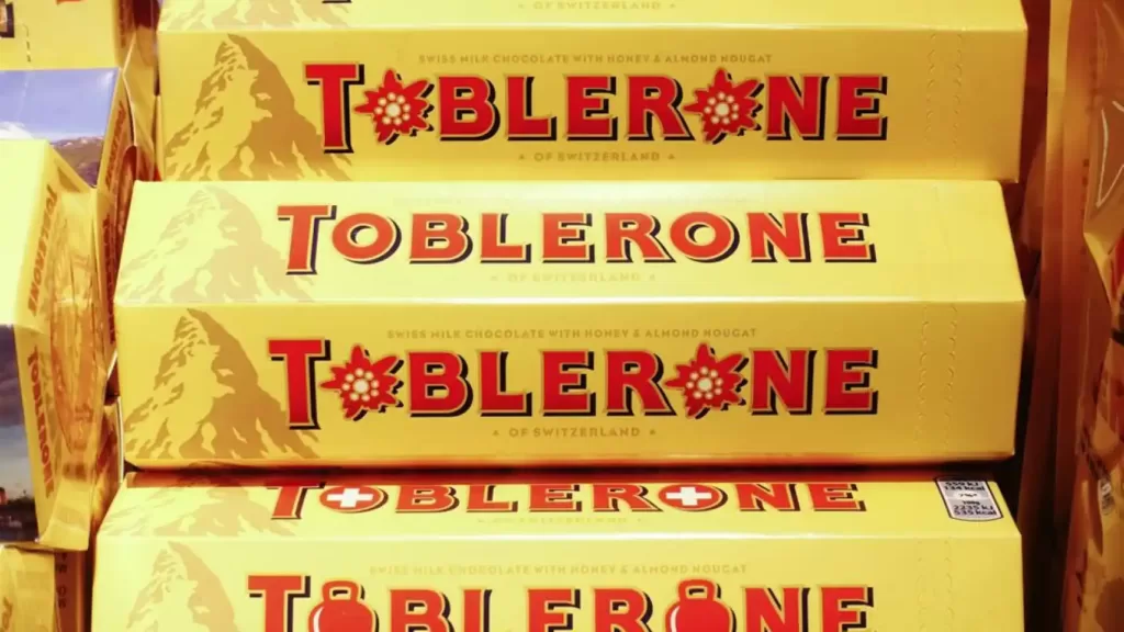 Toblerone dejará de usar la icónica montaña suiza en el logotipo de sus chocolates