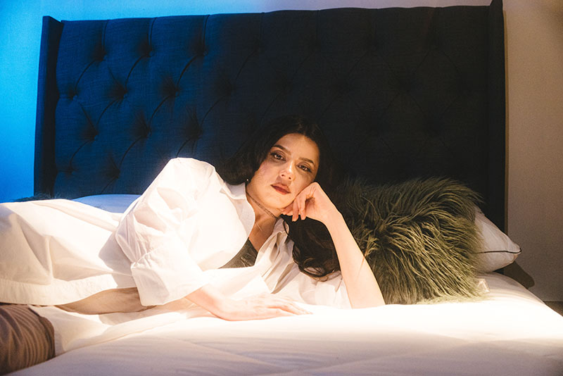 Natalia Montenegro estrena su nuevo single y video "Quédate"