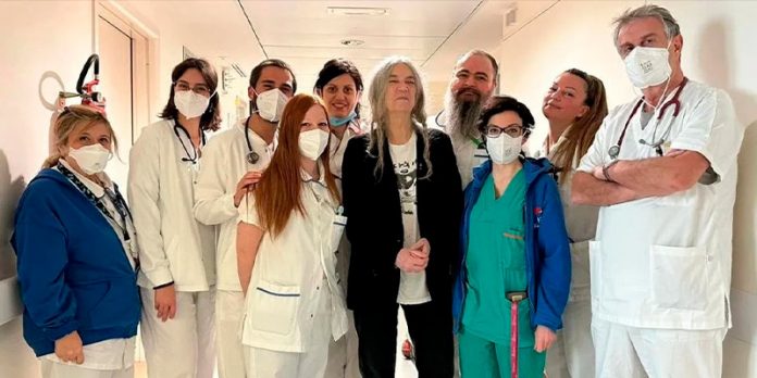 Patti Smith se recupera tras ser hospitalizada en Italia