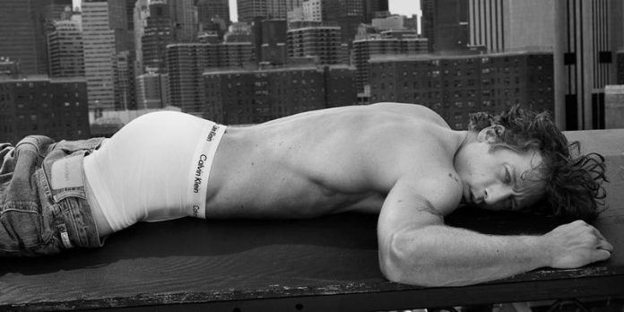 Jeremy Allen White desnudo Calvin Klein