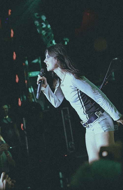 Ellie Rowsell furiosa cantando Wolf Alice Teatro Barceló Madrid Reseña