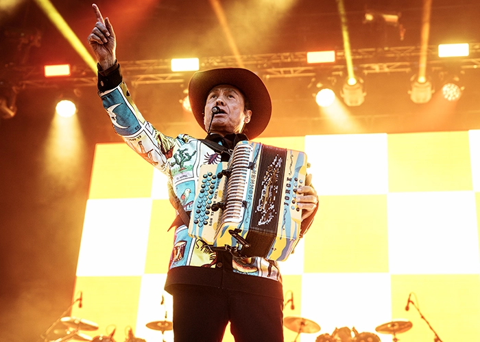 Jorge Hernández en Noches del Botánico Los Tigres del Norte reseña Madrid