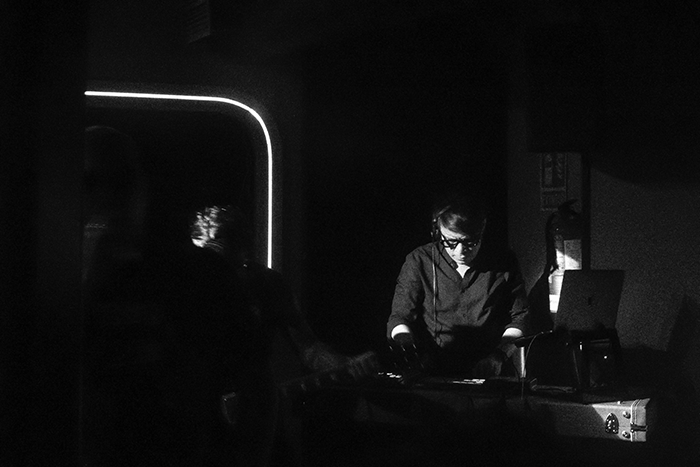 Dj Ernesto en blanco y negro Rottenfish Club Tempo