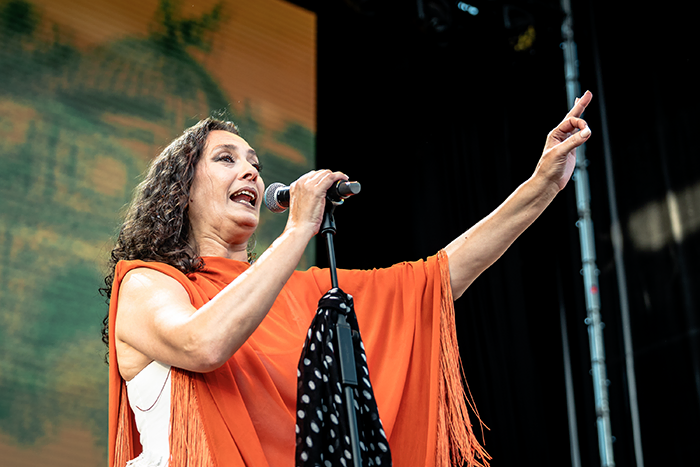 Rosana Pappalardo cantando Califato ¾ y Viagra Boys Noches del Botánico