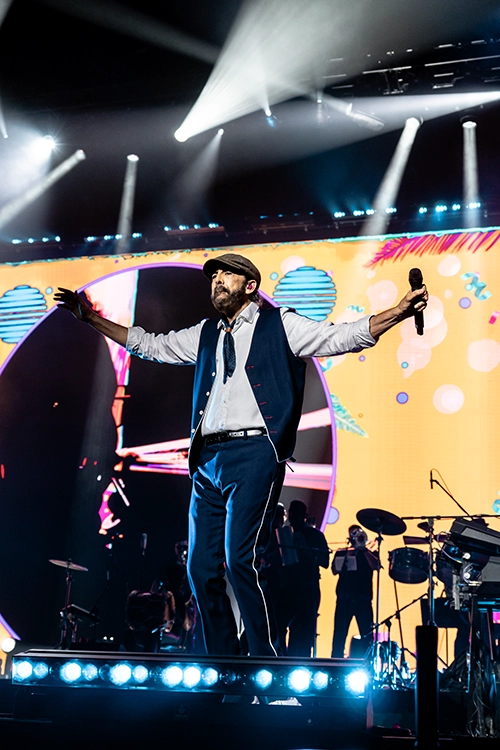 Juan Luis Guerra bailando juan luis guerra concierto madrid 2025