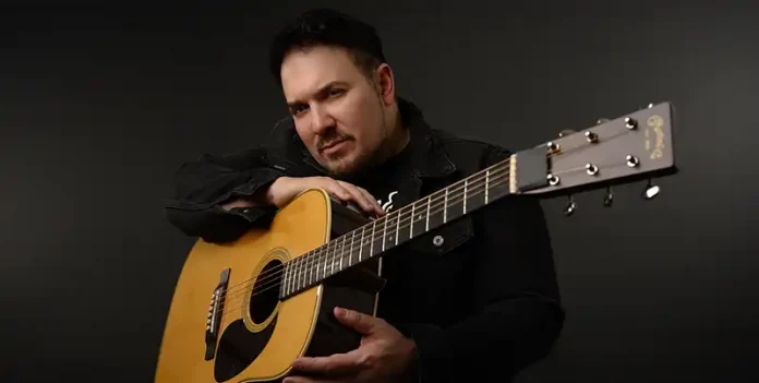 John Consalvo con su guitarra