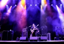 Molotov tocando en concierto en Caracas
