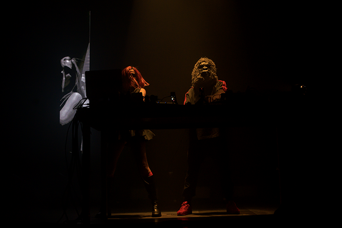 Elyella en vivo ELYELLA y Wisemen Project en La Riviera