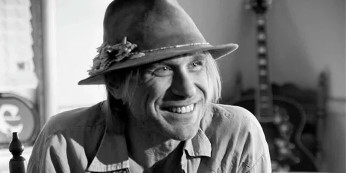 Todd Snider sonriendo