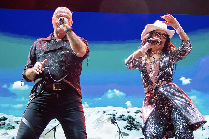 AMISTADES PELIGROSAS show valencia 2025 Locos por la música Valencia Reseña