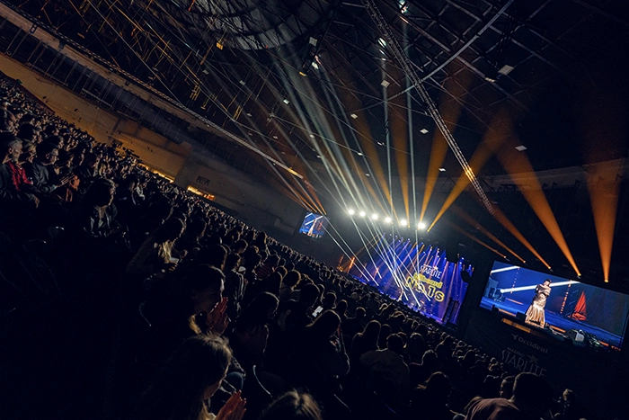 BILLBOARD N0 1&STARLITE Billboard No. 1s en español en Madrid