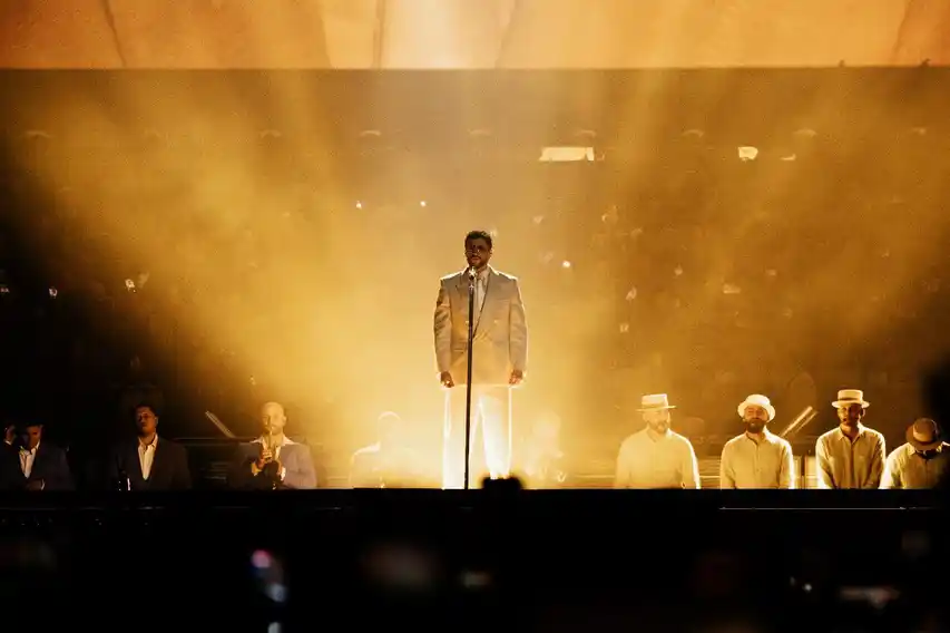 Bad Bunny Backstage Magazine @sergio cespedes esquivel Entrada Bad Bunny en Costa Rica