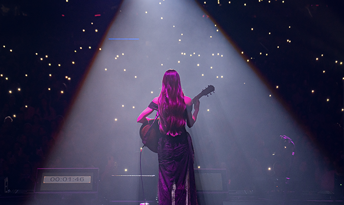 YAMI SAFDIE BILLBOARD ESPAÑA Billboard No. 1s en español en Madrid