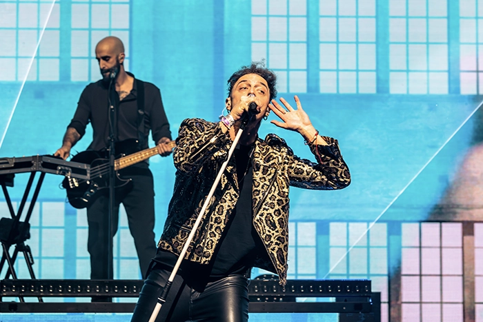 concierto shinova directo madrid vocalista en escena Shinova vuelve a Madrid