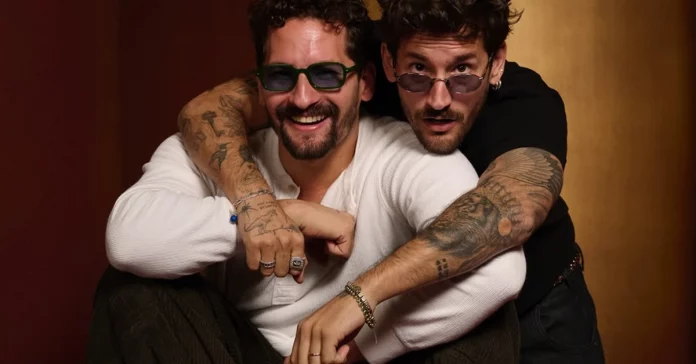 Hermanos Martínez y Mau y Ricky colaboración