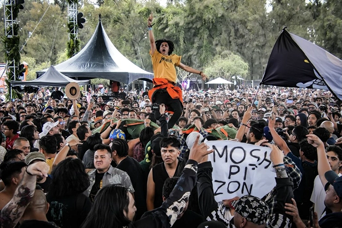 Público último día Vive Latino Crónica del segundo y último día del Vive Latino 2026