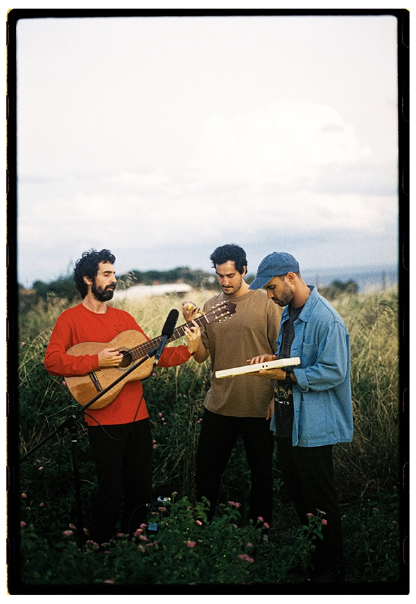 Rese&ntilde;a Saludos De Americania