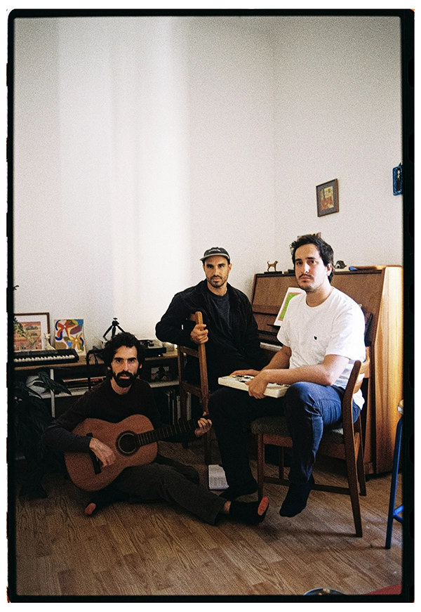 Rese&ntilde;a Saludos De Americania