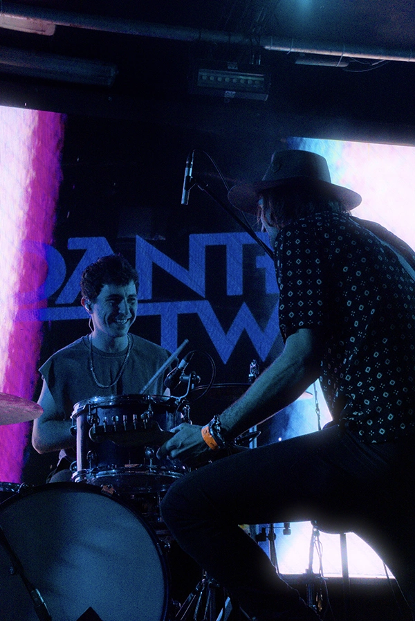 Batería y guitarra Comandante Twin Crónica Indie Cool Fest 2026