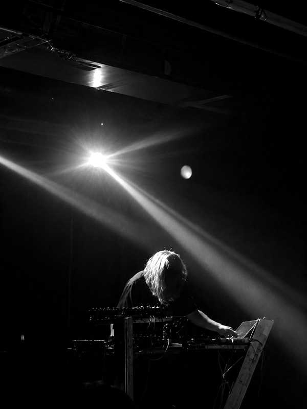 Rival Consoles en Sala Mon