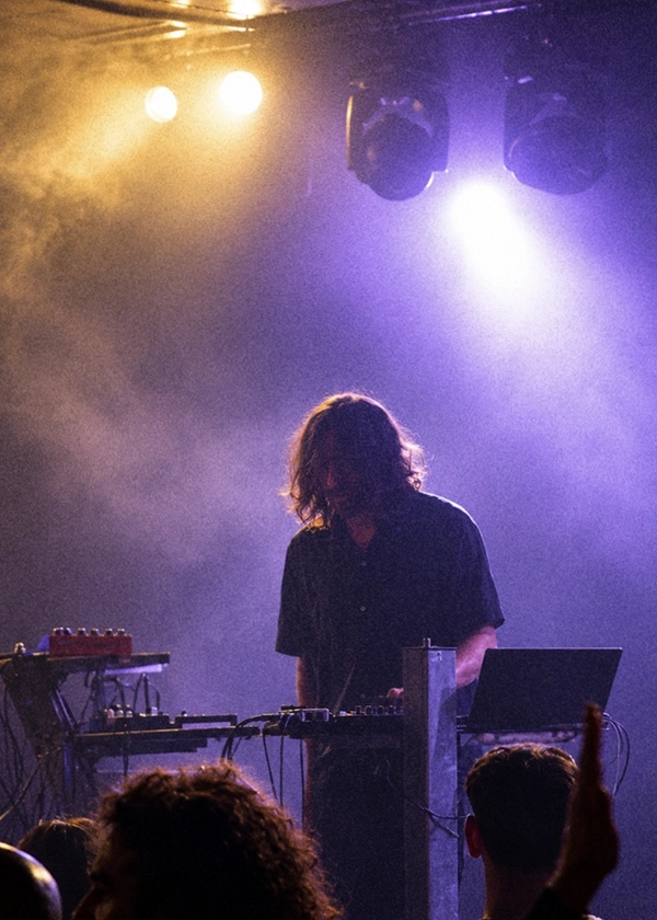Rival Consoles en Sala Mon
